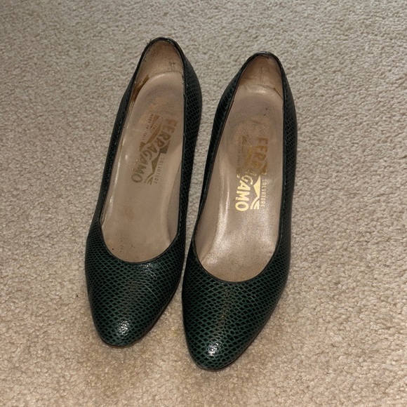 Vintage Salvatore Ferragamo Textured Leather Green Pumps - Picture 1 of 7